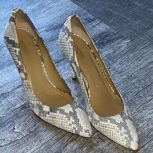 Elegant Michael Kors Snakeskin Patterned Women's Pumps size 9
